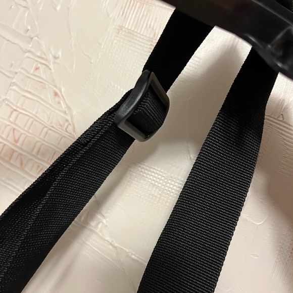 Like new black Spyder messenger cross body iPad nylon bag adjustable strap - Picture 9 of 15